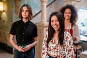 (v.li.): Maia Mitchell (Callie Adams Foster), Cierra Ramirez (Mariana Adams Foster), Sherri Saum (Lena Adams Foster).
