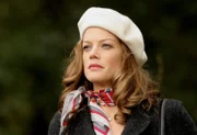 Die Sekretärin Emma Berg (Marie Bäumer) ist fassungslos, als sich vor ihren Augen ein Selbstmord abspielt.