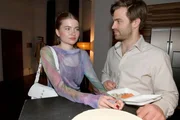 Johanna (Charlott Reschke) erklärt Julian (Onno Buß), dass ihr die Freundschaft zu Jonas ziemlich wichtig ist.