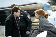 Ein Wettlauf mit der Zeit beginnt: Carrie (Poppy Montgomery, r.) und Al (Dylan Walsh, l.) suchen nach einer wichtigen Augenzeugin eines Mordes. Denn nur wenn diese rechtzeitig gefunden wird, kann der Verdächtige für seine Taten verurteilt werden ... Ein Wettlauf mit der Zeit beginnt: Carrie (Poppy Montgomery, r.) und Al (Dylan Walsh, l.) suchen nach einer wichtigen Augenzeugin eines Mordes. Denn nur wenn diese rechtzeitig gefunden wird, kann der Verdächtige für seine Taten verurteilt werden ...