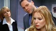 Goren (Vincent D'Onofrio) und Alexandra Eames (Kathryn Erbe, l.) sind sich sicher: Nicole Wallace (Olivia d'Abo) hat ihre dreijährige Tochter umgebracht.