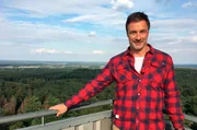 Vom 32 Meter hohen Aussichtsturm im Naturschutzgebiet Haard hat Moderator Marco Schreyl eine gute Aussicht.