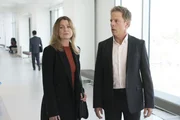 Dr. Meredith Grey (Ellen Pompeo, l.); Dr. Thomas Koracick (Greg Germann, r.)
