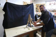 Jared mit seinem fossilen Fuß.