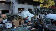 The guys from "Morlock Motors" scrutinize an XXL delivery from the US Army on the 22,000 square meter company premises in the Westerwald. Which treasures are hidden under the discarded equipment this time?