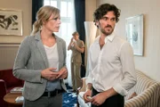 Ina Zimmermann (Melanie Marschke, l.); Valentin Bertrano (Vladimir Korneev, r.)