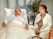 MDR Fernsehen IN ALLER FREUNDSCHAFT, FOLGE 36, "Neubeginn", am Freitag (02.03.12) um 12:30 Uhr. Friedrich Steinbach (Fred Delmare) hat seine Augenoperation gut überstanden. Über den Besuch von Charlotte Gauss (Ursula Karusseit) freut er sich ganz besonders.