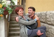 MDR Fernsehen IN ALLER FREUNDSCHAFT FOLGE 37, "Die Geister, die ich rief", am Dienstag (06.03.12) um 12:30 Uhr. Roland Heilmann (Thomas Rühmann) sagt Pia Heilmann (Hendrikje Fitz), daß sie in die Villa Kreutzer ziehen.