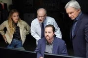 (v.l.n.r.) Ellie Bishop (Emily Wickersham); Dr. Farrel Emerson (Jim Meskimen); Timothy McGee (Sean Murray); Leroy Jethro Gibbs (Mark Harmon)