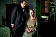 Poirot (David Suchet) und Miss Williams (Gemma Jones)
