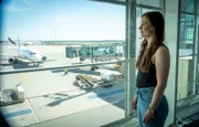 Laura (29) bekommt bei jedem Start und jeder Landung Panikattacken. Schätzungen zufolge leiden 16 Prozent der Deutschen unter Flugangst.
