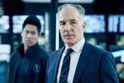 (v.li.): David Lim (Victor Tan), Patrick St. Esprit (Robert Hicks).