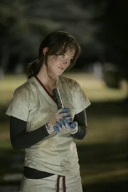 Für den Job in House' Team schleicht sich Bewerberin Nr. 13 (Olivia Wilde) sogar nachts auf den Friedhof, um eine Leiche auszugraben ...