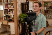 Adam Goldberg (Sean Giambrone)