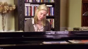 June Frye (Elizabeth Mitchell) ist Klavierlehrerin, hat sie eine ihrer Schülerinnen vergewaltigt und ermordet?