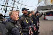 HESSISCHER RUNDFUNK Y-KOLLEKTIV: DRILL AUF HOHER SEE – ALS MARINESOLDAT AUF DER GORCH FOCK, Ein Film von Lukas Wiehler, ab Montag in der ARD Mediathek. Gemeinschaft, Disziplin und Routinen: Während der Ausbildungsfahrt auf der „Gorch Fock“ werden die Crewmitglieder zu Kameradinnen und Kameraden. Nur als im Team können die Kadettinnen und Kadetten bestehen.