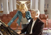 Antonia (Uschi Glas) hat ihre Jugendliebe Friedrich Theisenbeck (Michael Greiling) wieder getroffen.