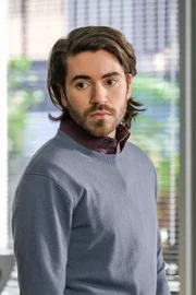 Noah Galvin (Dr. Asher Wolke).