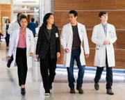 (v.li.): Antonia Thomas (Dr. Claire Browne), Christina Chang (Dr. Audrey Lim), Will Yun Lee (Dr. Alex Park), Freddie Highmore (Dr. Shaun Murphy).