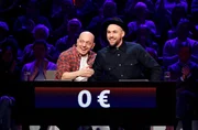 Rateteam-Kapitän Bernhard Hoëcker (l.) mit Sänger Max Mutzke (r.).