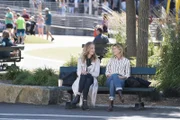 Dr. Teddy Altman (Kim Raver, l.); Dr. Meredith Grey (Ellen Pompeo, r.)