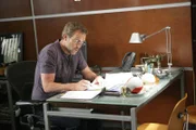 House (Hugh Laurie) und sein Team müssen herausfinden, weshalb die junge Leichenkosmetikerin Irene ihre tote Mutter in ihrem Krankenzimmer sitzen sieht ...