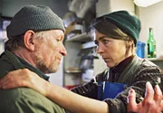 Nicoletta Marasi (Anne Bennent) und ihr Vater Ugo (Hermann Beyer) sind in dunkle Geschäfte verwickelt.
