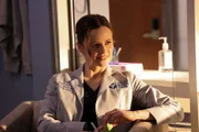 Dr. Caitlin Lenox (Sarah Ramos)