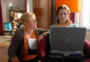 MDR Fernsehen DIE STEIN II. STAFFEL FOLGE 17, "Frischer Wind", am Sonntag (19.10.14) um 13:10 Uhr. Katja Stein (Julia Stemberger, r.) möchte nicht länger bei Renée Reinhardt (Petra Kleinert) wohnen.