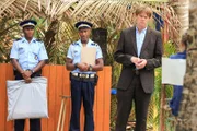 Picture Shows: (L-R) JP (TOBI BAKARE), Dwayne Myers (DANNY JOHN-JULES) and Humphrey (KRIS MARSHALL)