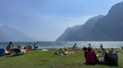 Im Sommer ist es im Norden an der Riva del Garda nicht so überfüllt wie an der Ost- und Südküste des Gardasees.