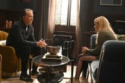 Leon Bechley (Timothy Hutton) und Roxy Doyle (Emily Osment)