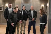 V.l.: Mott (Christopher Brian Roach), Kevin Gable (Kevin James), Tyrone 'Goody' Goodman (Leonard Earl Howze), Chale Witt (Ryan Cartwright), Rutger (Bas Rutten), Vanessa Cellucci (Leah Remini)
