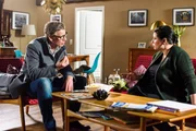 Christoph (Lars Korten) befürchtet, vor Vanessa (Julia Augustin) aufgeflogen zu sein.