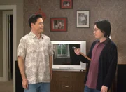 Eddie Huang (Hudson Yang, l.); Horace (Jimmy O. Yang, r.)