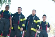 (v.l.n.r.) Henrietta "Hen" Wilson (Aisha Hinds); Bobby Nash (Peter Krause); Evan "Buck" Buckley (Oliver Stark); Howie "Chimney" Han (Kenneth Choi)