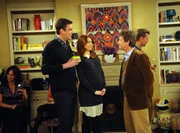 Lily (Alyson Hannigan, M.) und Marshall (Jason Segel, l.) schmei&szlig;en eine Einweihungsparty, auf der es beinahe zu einer Pr&uuml;gelei zwischen Ted und Marshalls Boss Garrison Cootes (Martin Short , r.) kommt ...