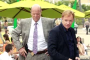 Det. Frank Tripp (Rex Linn, l.); Lt. Horatio Caine (David Caruso, r.)