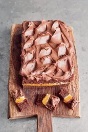 Schokoladenkuchen mit Mandarinen und feiner Buttercreme-Füllung.