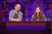 Rateteam-Kapitän Bernhard Hoëcker (l.) und die Schauspielerin Arzu Bazman (r.) bilden ein Rateteam.