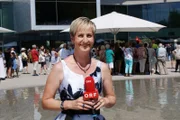 Moderatorin Martina Köberle vom ORF Vorarlberg führt mit vielen Live-Gästen durch die Sendung und macht Lust auf den künstlerischen Sommer in Bregenz.