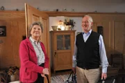 Hildegard (Antje Hagen, l.); Alfons (Sepp Schauer, r.)