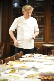 Schon bei der Verkostung der Speisen dreht sich dem Sternekoch Gordon Ramsay der Magen um. Ist das "Davide" noch zu retten?