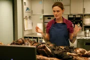 Dr. Temperance 'Bones' Brennan (Emily Deschanel)