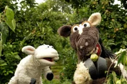 Wolle und Pferd wollen einen Apfelkuchen backen und besuchen einen Obsthof.