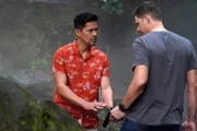 Thomas Magnum (Jay Hernandez l.) und Andy Bates (Bryce Johnson)    +++