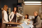 Gerade als Dr. House (Hugh Laurie, li.) eine Autopsie durchführen will, taucht Chase (Jesse Spencer) mit neuen Informationen zur Patientin Morgan auf.