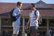 Erik (Alex Cubis) will Zac (Chai Romruen) überreden zur Insel Mako zu schwimmen, um dort in der Vollmondnacht die Kammer der Meermänner zu öffnen.