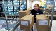 S02E46: Einige Kollegen im Supermarkt stehen vor neuen Herausforderungen oder wie Turbo Tanja es nennt vor einer "Vollkatastrophe". Sie hat von Urlauberin Dodo die Tiefkühl-Abteilung übernommen.