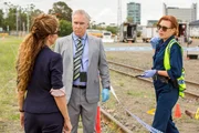 (v.li.): Doris Younane (Sue Latchford), Damien Garvey (Bryan Nichols), Mirrah Foulkes (Soroya Dass).